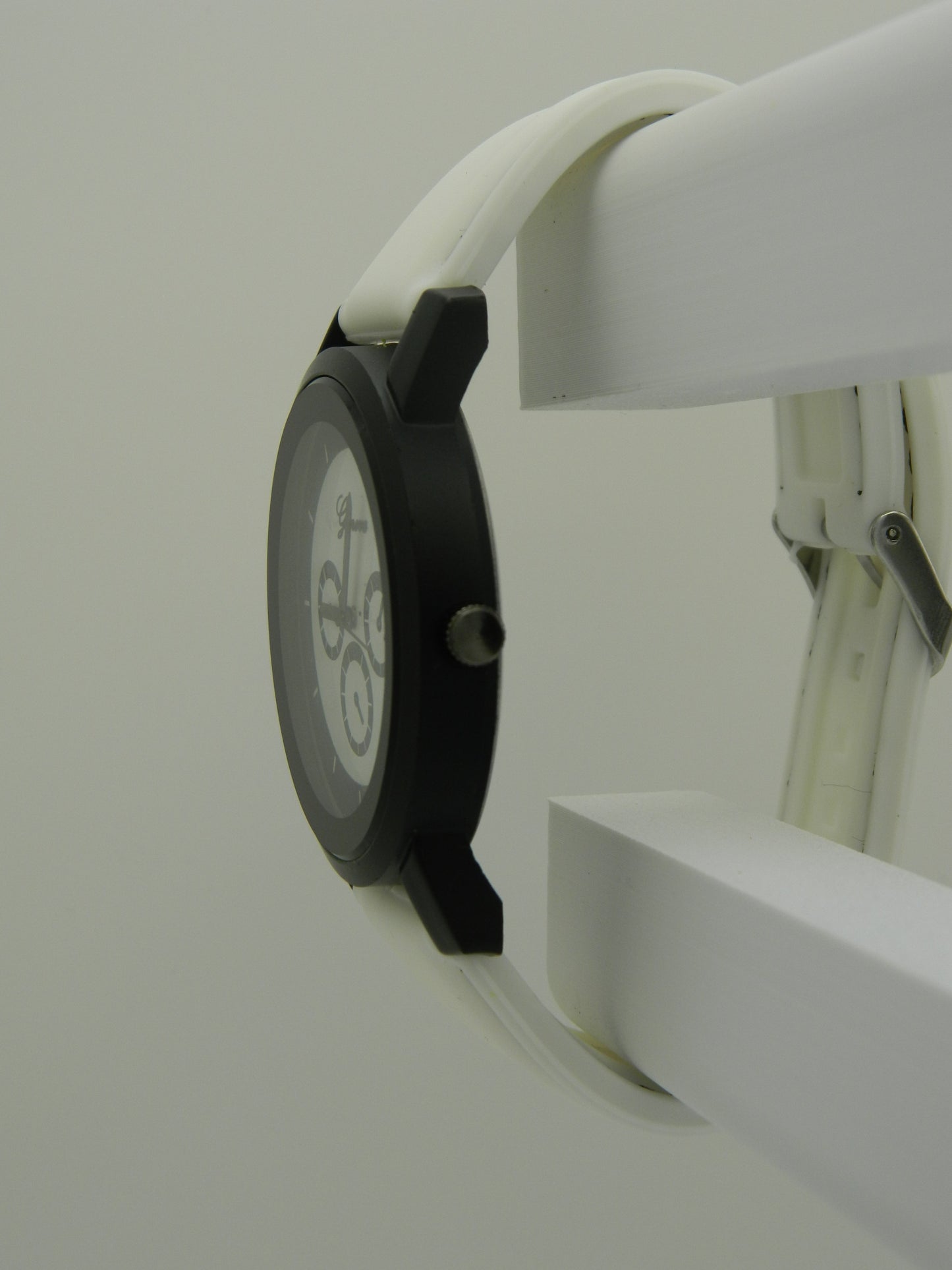 Geneva Racer Style White On Black Quartz Watch image 3