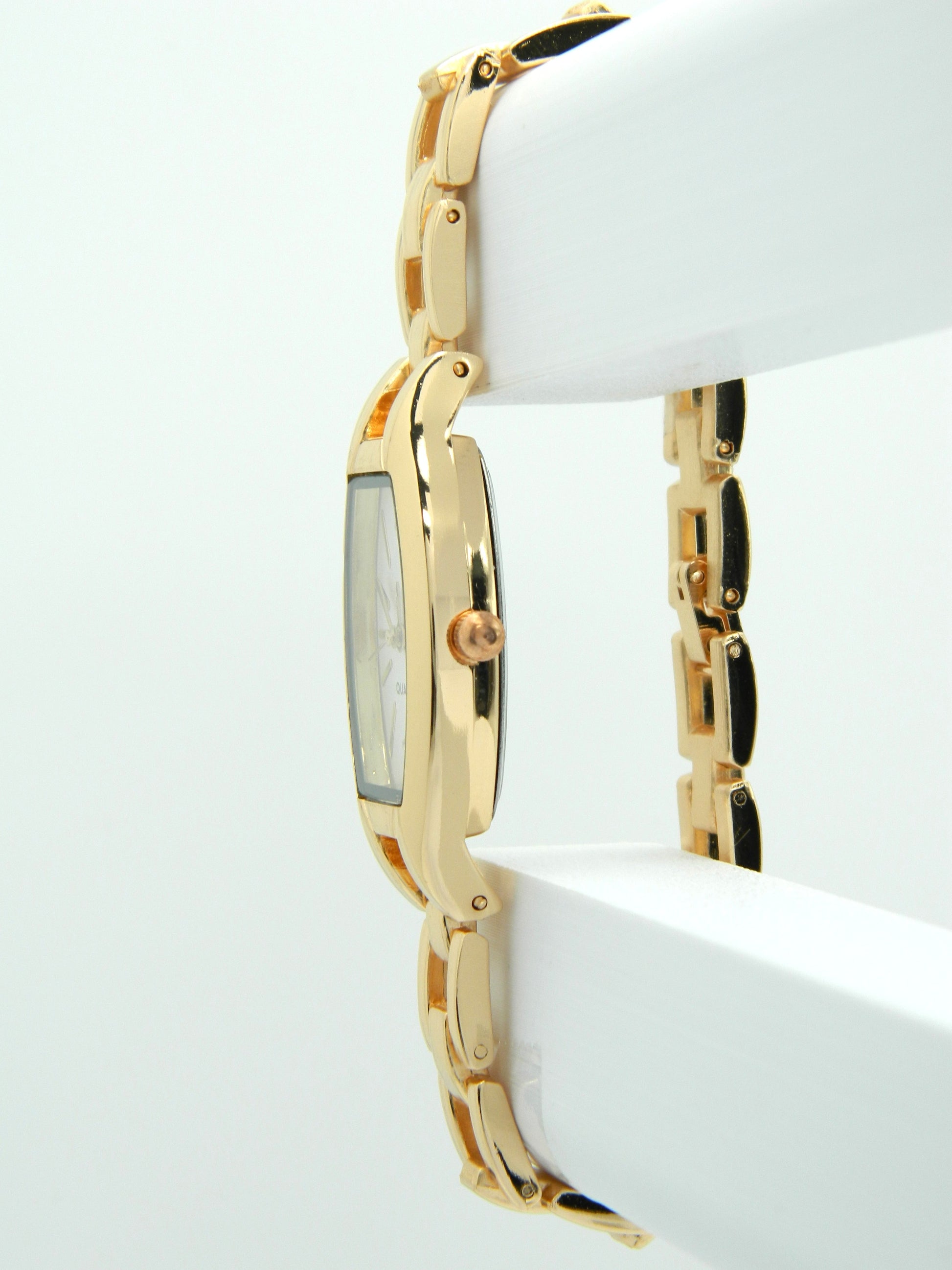 Elegant Quartz Watch image 3