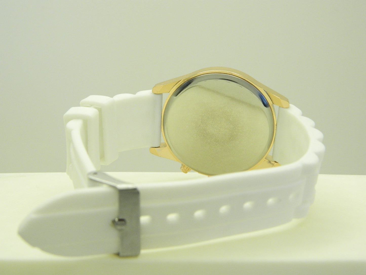 Three Leaf Generic Quartz White Watch image 5