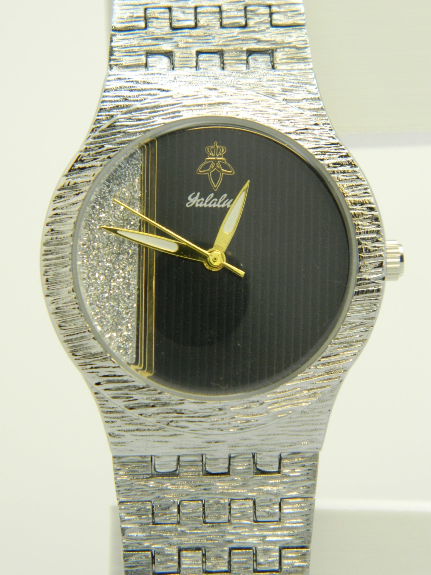 Silver Tone Classy Style Quartz Watch image 4