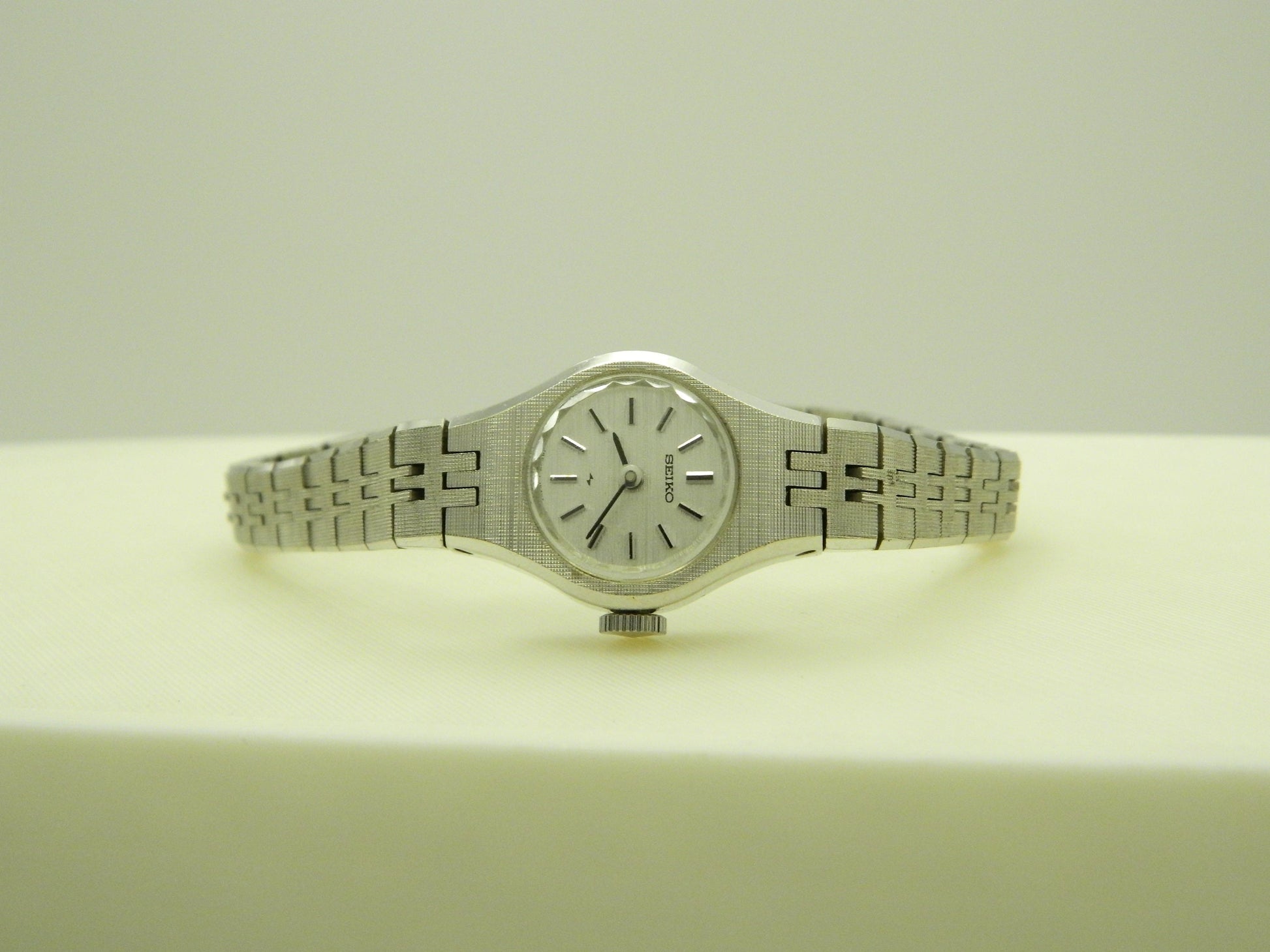 Seiko Silver Tone Cocktail Manual Wind Watch image 9