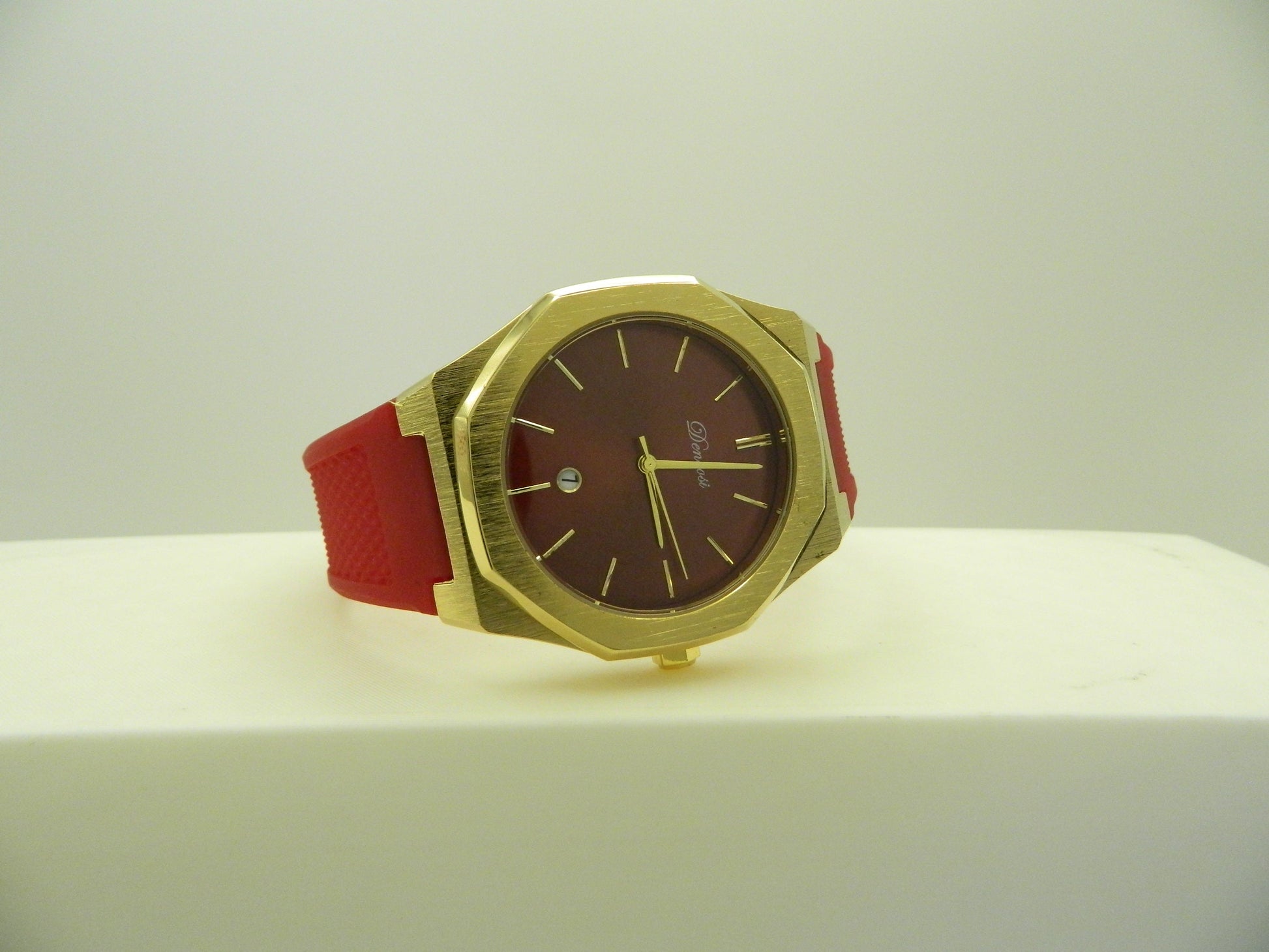 Denvosi Red On Gold Date Quartz Watch image 4