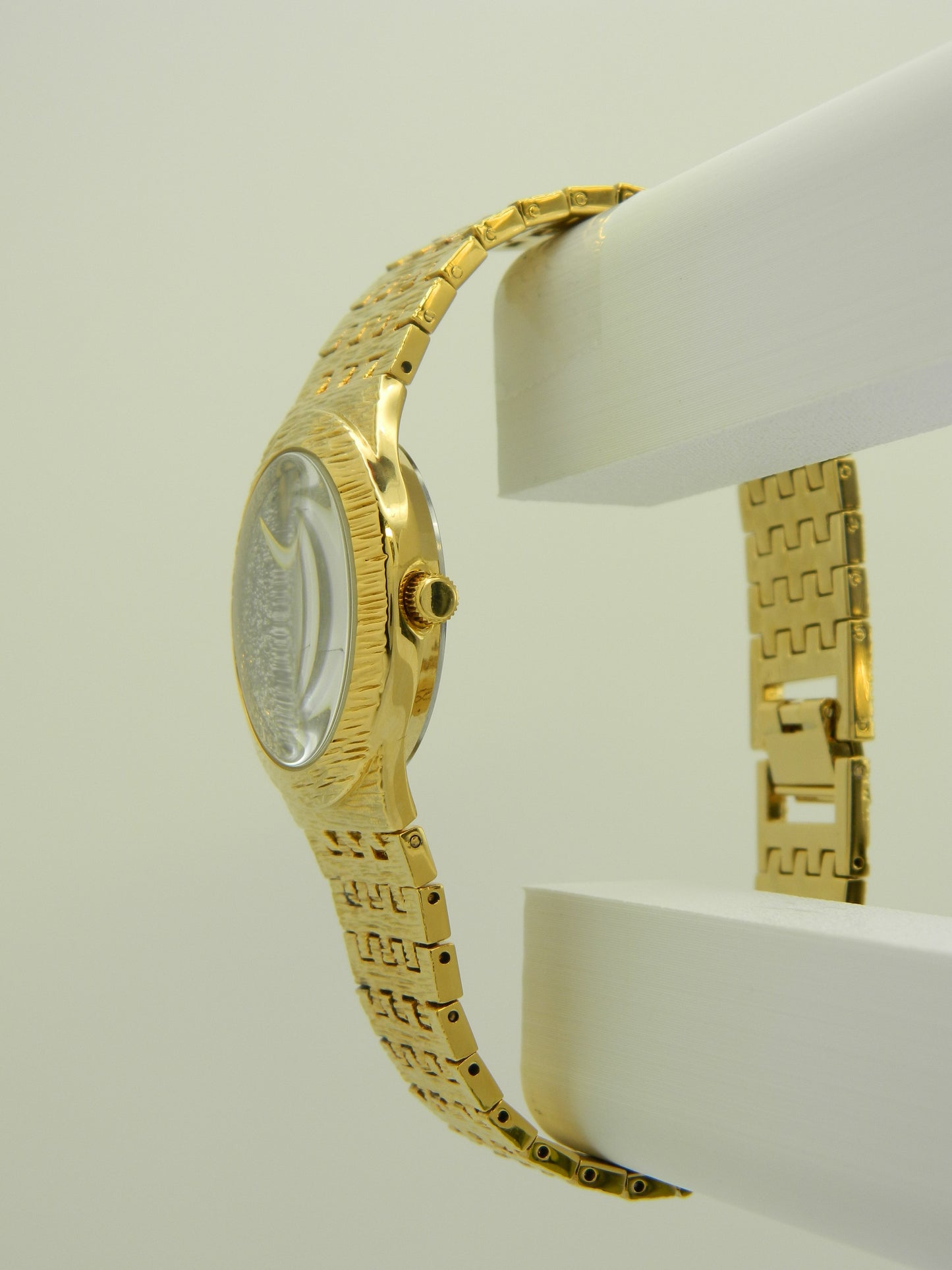 Gold Tone Classy Style Quartz Watch image 3