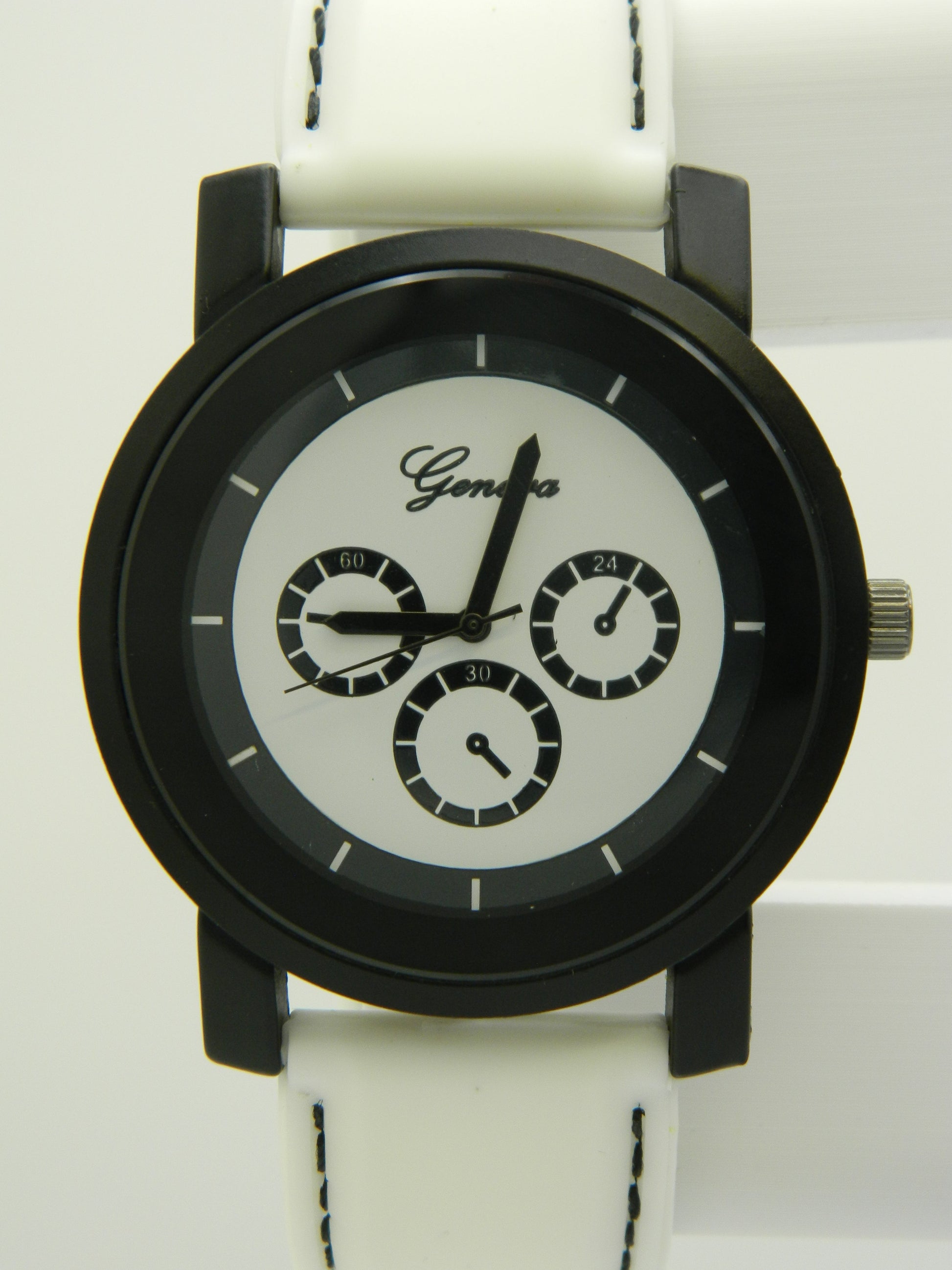 Geneva Racer Style White On Black Quartz Watch image 4