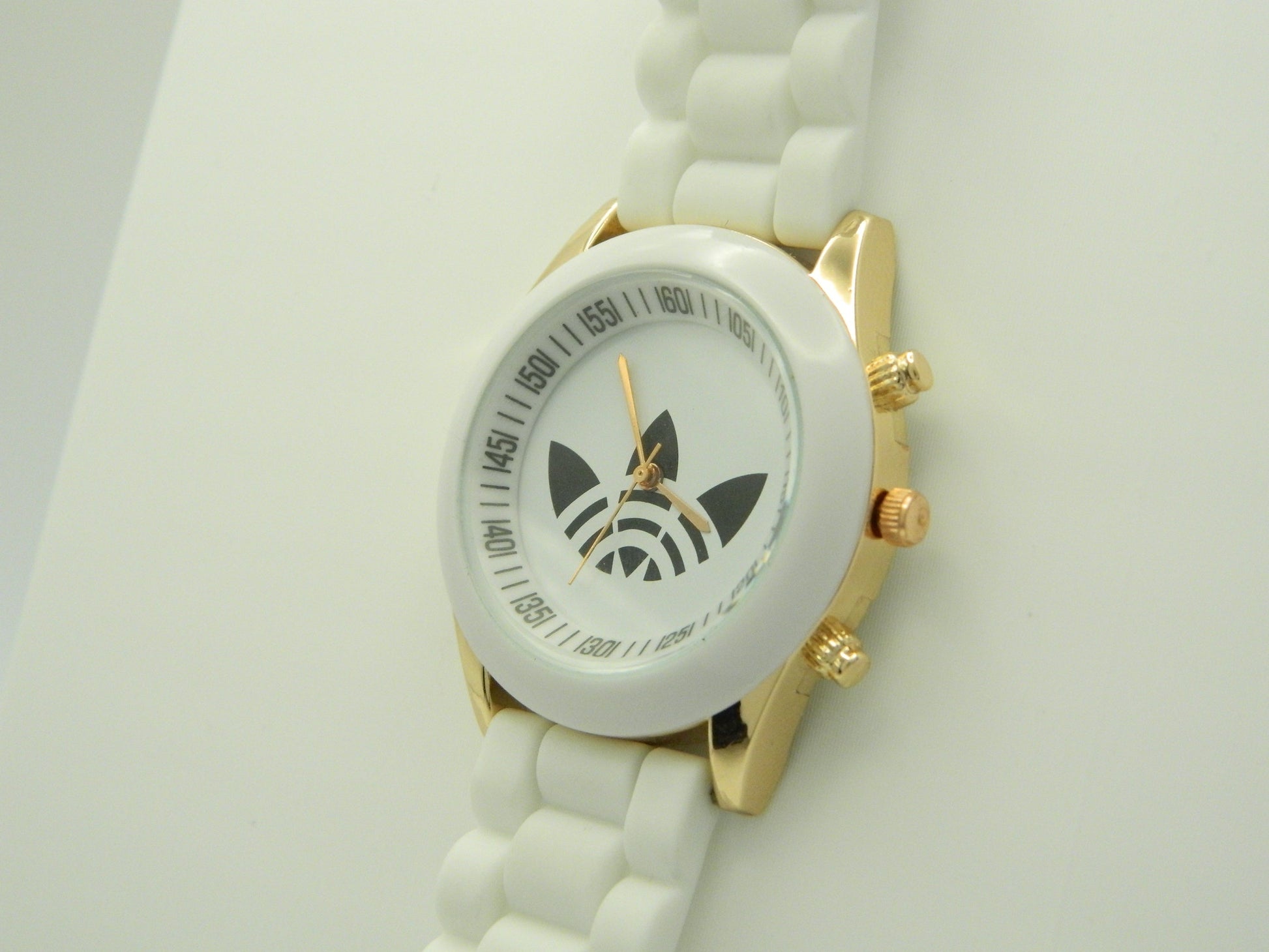 Three Leaf Generic Quartz White Watch image 2