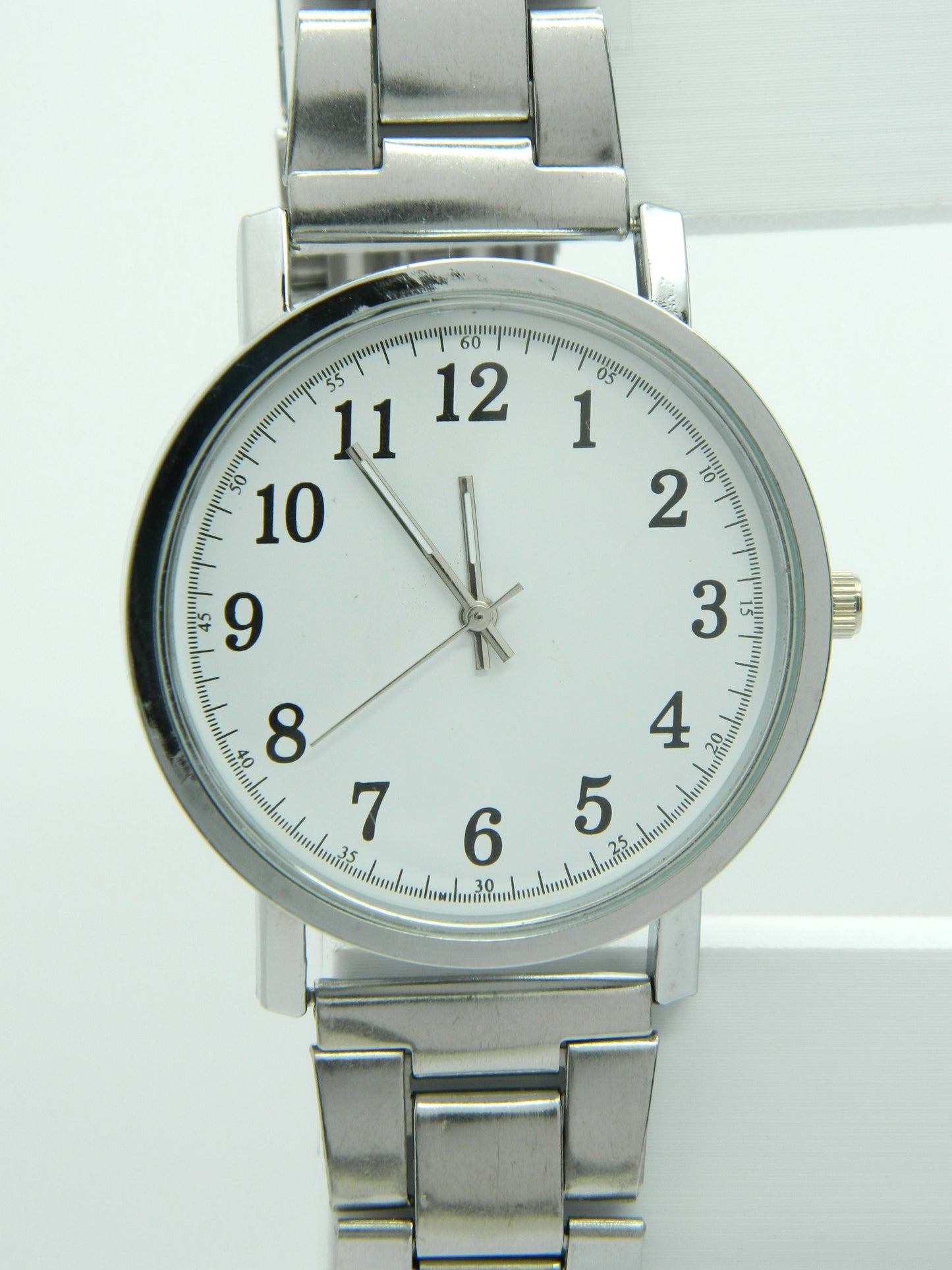 Simple Quartz Watch image 4