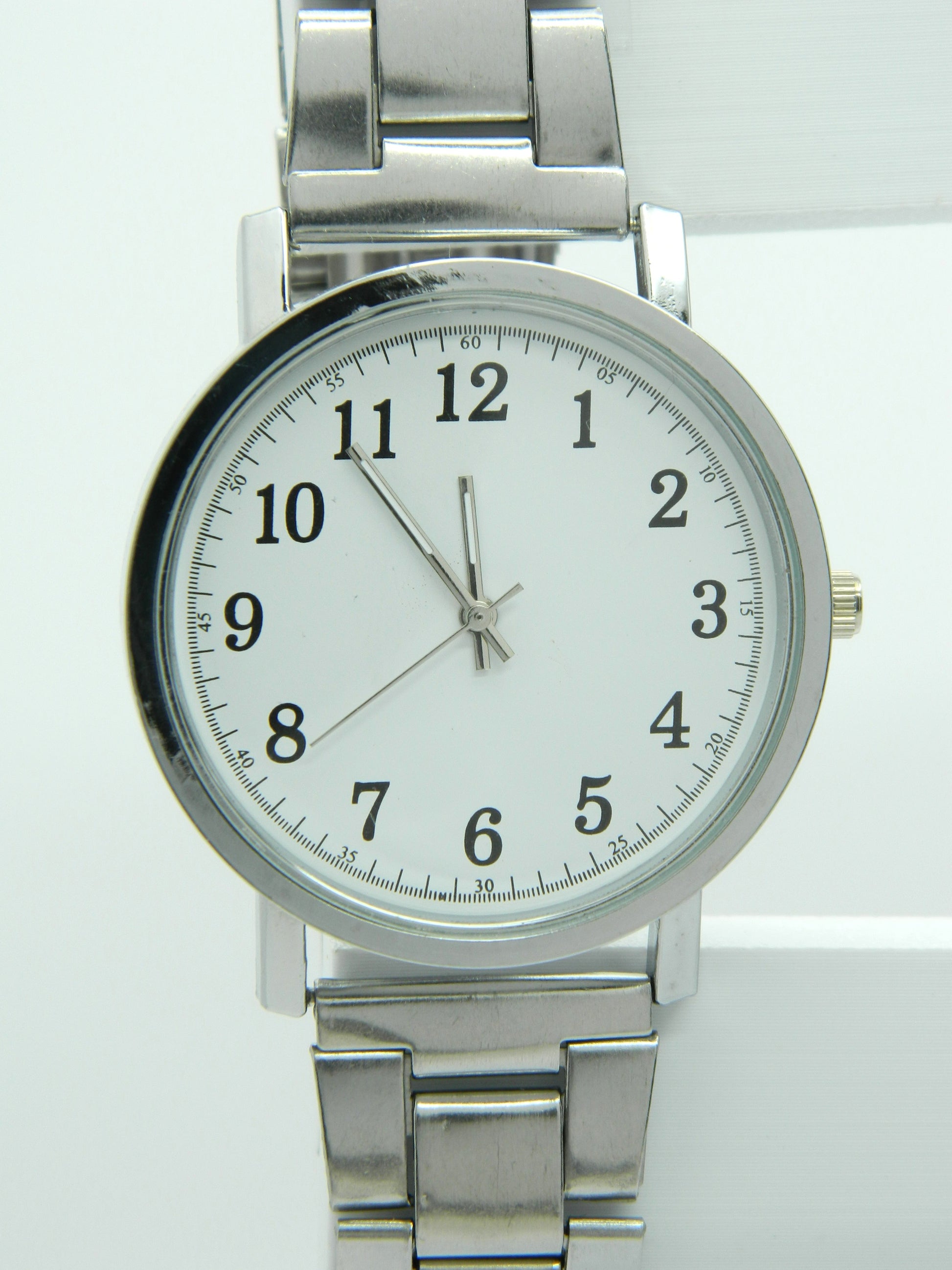 Simple Quartz Watch image 4
