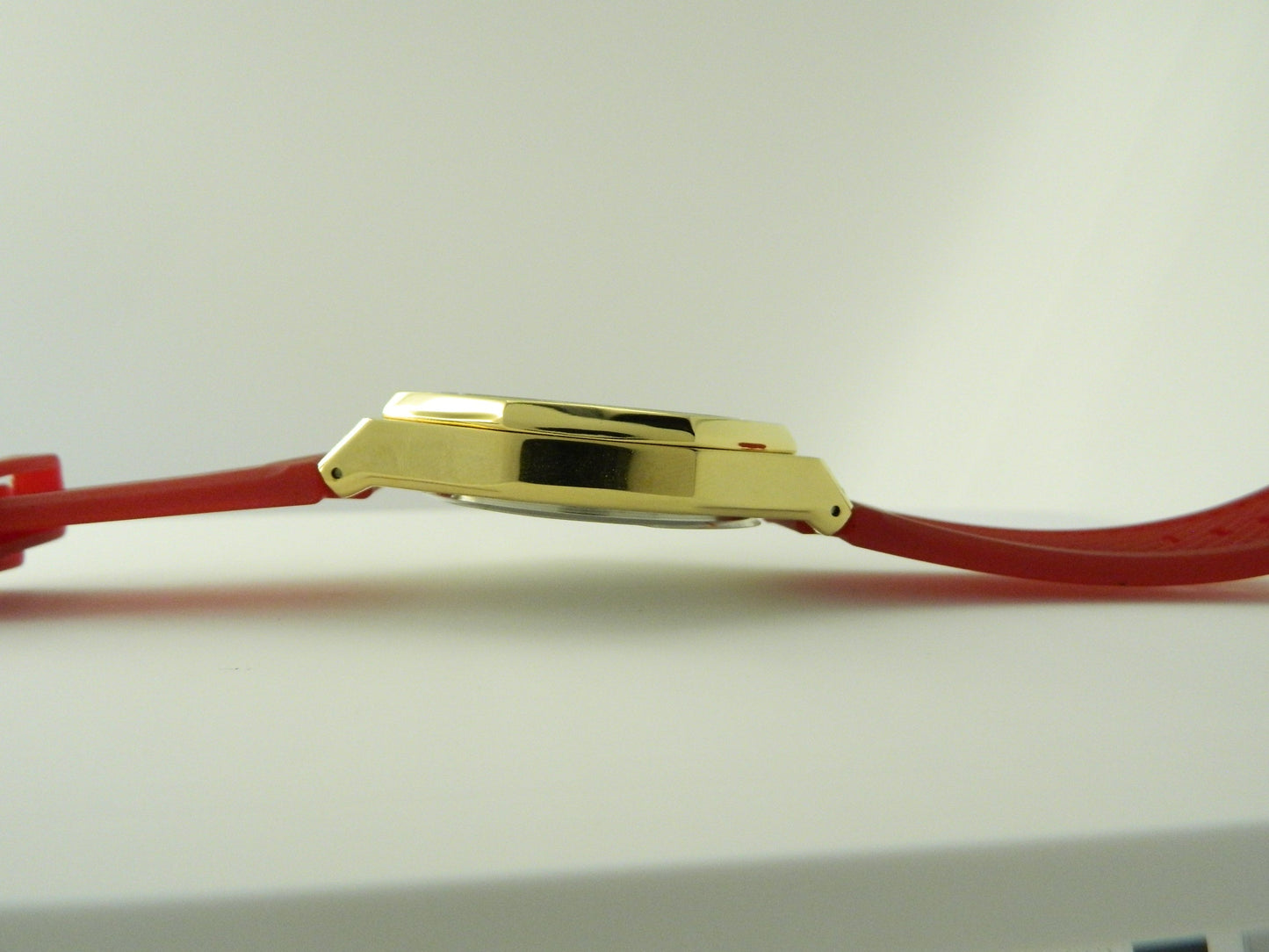 Denvosi Red On Gold Date Quartz Watch image 3