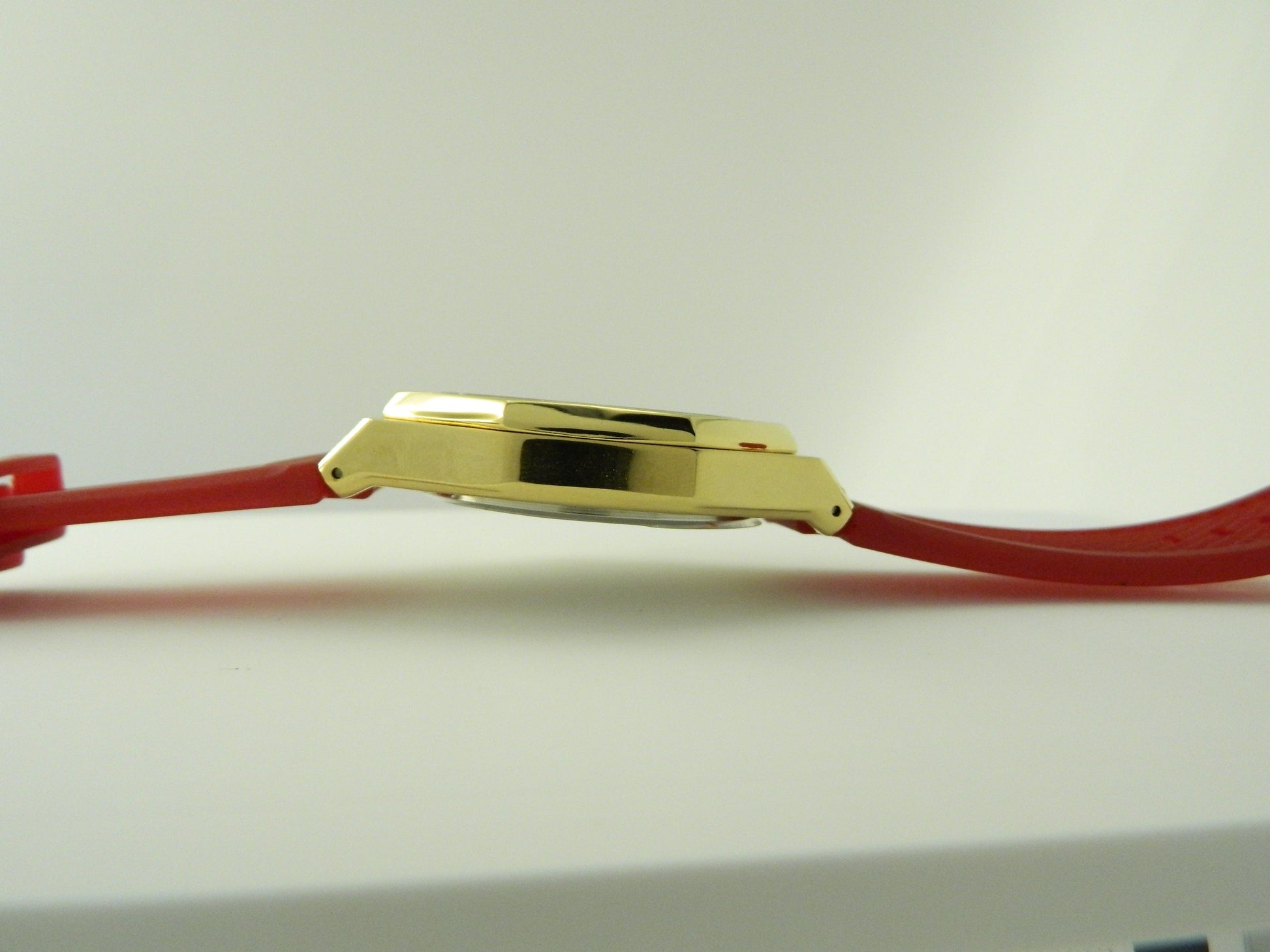 Denvosi Red On Gold Date Quartz Watch image 3